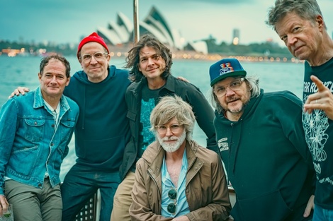 Stirrat, Jorgensen, Kotche, Sansone, Tweedy y Cline, la formación de Wilco de los últimos veinte años.