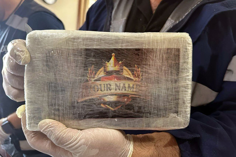 Los panes de cocaína tenían una corona dibujada en bajorrelieve. 