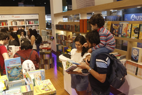 Libros en todos los formatos, sobre Messi, perras y leones, viajes en el tiempo, extraterrestres y selvas. (Fuente: Leandro Teysseire)