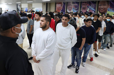 Venezuela recibió un nuevo avión con 183 migrantes deportados por EE.UU.