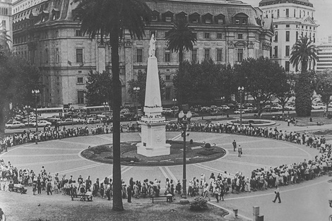 A 48 años del primer pañuelazo de las Madres de Plaza de Mayo, el recuerdo de la nieta de Esther Ballestrino de Careaga