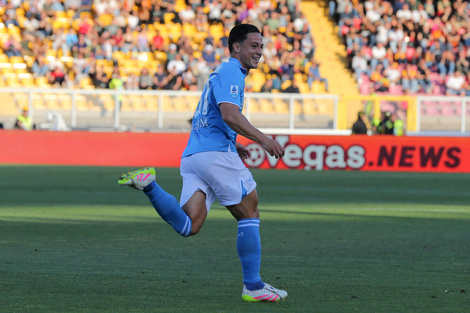 Serie A de Italia: Napoli batió a Lecce y continúa en lo más alto