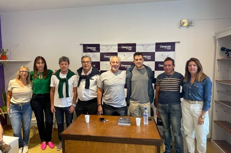  Alberto Pascual junto a la militancia de La Libertad Avanza en Junín.  (Fuente: Redes sociales)