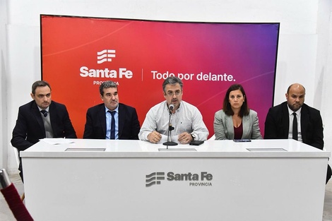 El ministro Cococcioni y funcionarios del ministerio de Seguridad. (Fuente: Imagen web)