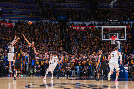 Triple agónico, batacazo de Denver y un Jokic histórico