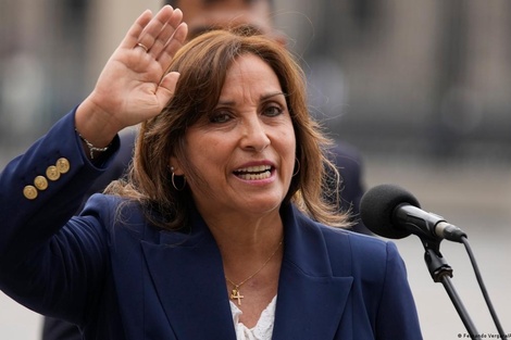 Perú: proponen aumentar un 122% el sueldo de Dina Boluarte
