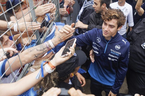 Colapinto le habló a sus fanáticos, que lo siguen desde sus carreras en Williams