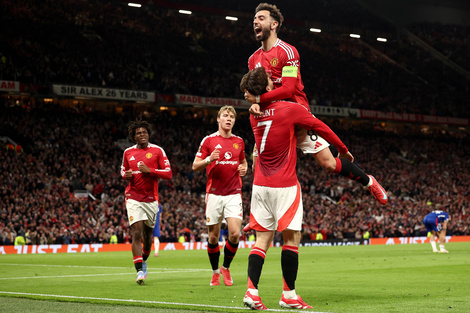 Bruno Fernandes celebra con Mount  (Fuente: EFE)