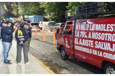 Detuvieron a siete militantes radicales que hacían campaña contra Milei