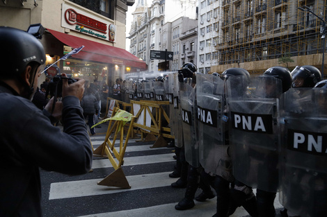 Otro miércoles de represión a jubilados frente al Congreso