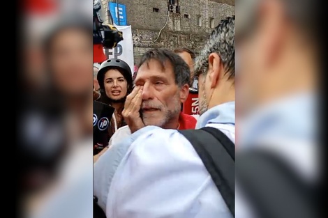 El padre Paco Olveira habló tras la brutal represión: "Me duele más el alma que el cuerpo" 