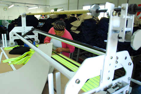 La industria sigue a media máquina 