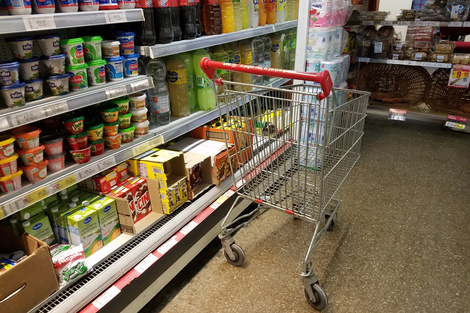 Frenó la caída del consumo