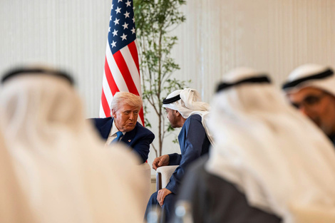 Trump cerró en Abu Dhabi una gira regional llena de promesas de inversiones