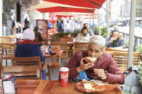 El no hay plata llega a los restaurantes.