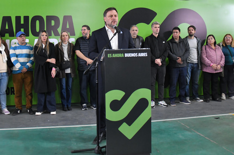 Santoro habló a la prensa junto a integrantes de la lista y referentes del PJ porteño. (Fuente: Enrique García Medina)