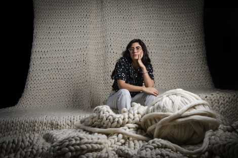 Agostina Luz López en la escenografía de Mariana Tirantte (Fuente: Carlos Furman)
