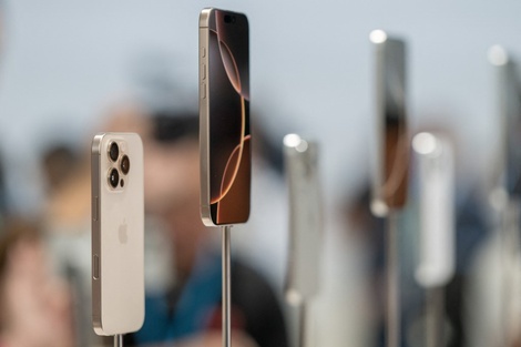 Trump amenazó a Apple con un arancel del 25% si no fabrica sus iPhone en Estados Unidos