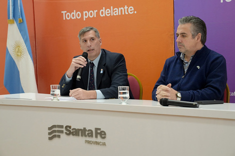 Ministros de Economía, Pablo Olivares, y de Seguridad, Pablo Cococcioni. (Fuente: Prensa Gobernación Santa Fe)