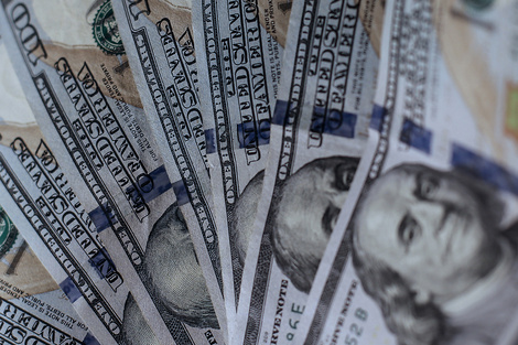 Para evitar la crisis cambiaria no alcanza el superávit fiscal, advierten