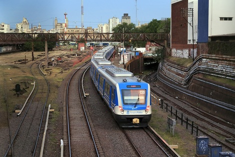 Línea Sarmiento: demoras, usuarios varados y advertencia de la Unión Ferroviaria