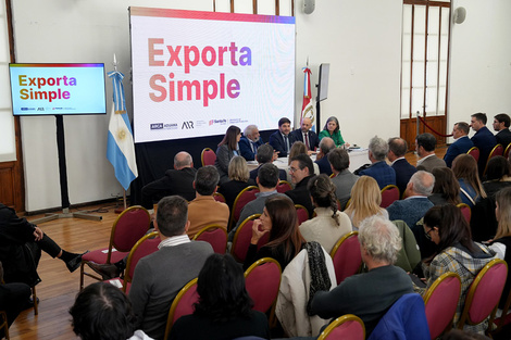 Pullaro expuso ante funcionarios y empresarios. (Fuente: Prensa Gobernación Santa Fe)