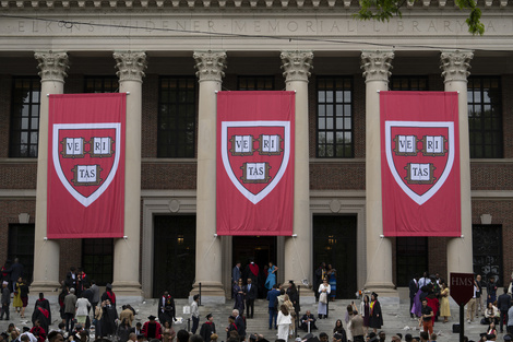 Estudiantes internacionales de Harvard, en la mira de Trump