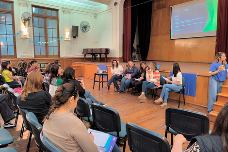 El ibro fue presentado en la Facultad de Humanidades y Artes.