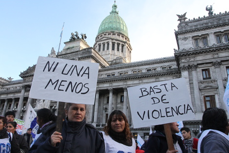 El movimiento Ni Una Menos se une en la lucha con los jubilados en el Congreso