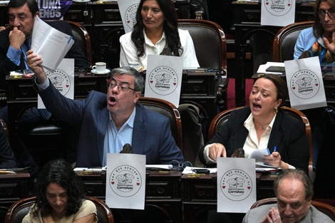 Menem hizo los deberes y bloqueó otra vez la comisión del caso $LIBRA