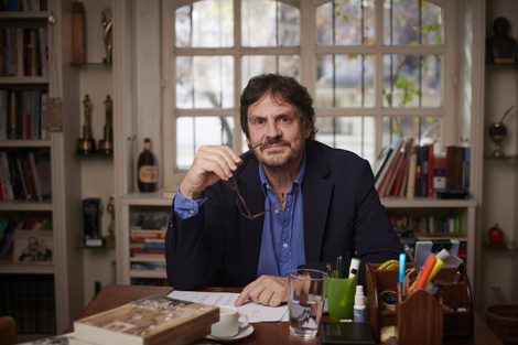 Felipe Pigna: "Esta historia tenía que tener un vuelo de novela"