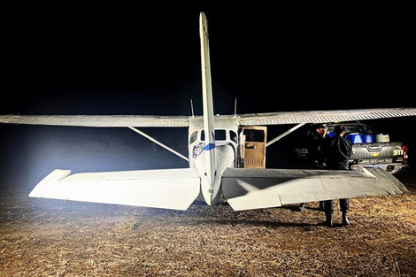 El Cesna que aterrizó cerca de Rosario y se lo vincula al narcotráfico. (Fuente: Imagen web)