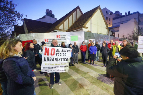 Un abrazo antidemolición por la identidad barrial