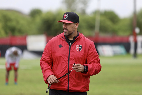El entrenador de Newell's Cristian Fabbiani espera para mañana a Darío Benedetto. (Fuente: Imagen web)