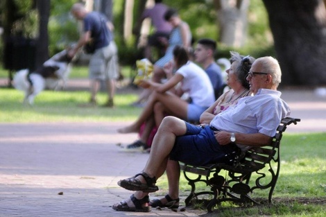Entre 1870 y 2023, la esperanza de vida al nacer en Argentina más que se duplicó.