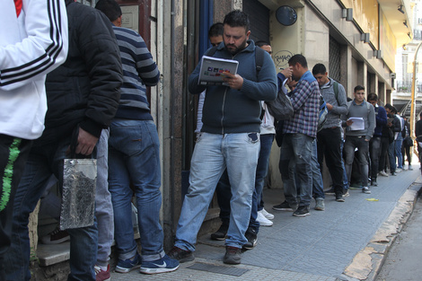 Cayeron el empleo formal y los salarios