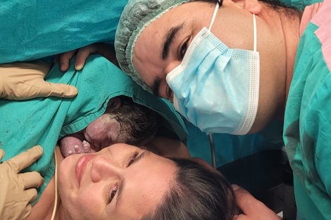 El Garrahan es el primer hospital público de Argentina en operar a una bebé dentro del útero de su madre