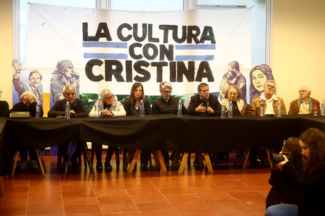 El apoyo de la cultura a Cristina: "Estamos con ella por compromiso político, además del amor"