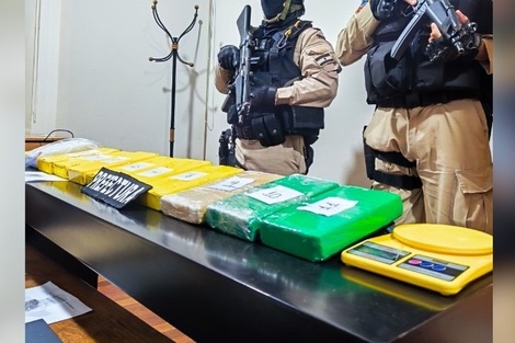 La droga incautada en un allanamiento, este sábado en Roldán.