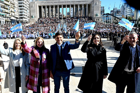 Pullaro, la vicepresidenta y Javkin en el Monumento. (Fuente: Sebastián Granata)