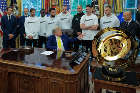 Trump, Irán y su gabinete improvisado de futbolistas