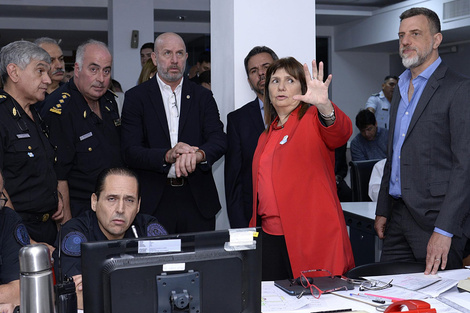 Patricia Bullrich con la cúpula de la PFA. (Fuente: Prensa)