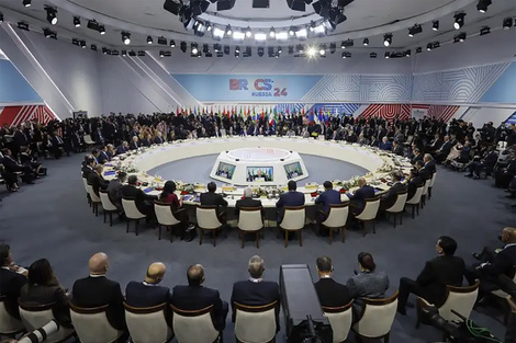 El ascenso de los BRICS y el declive de Estados Unidos