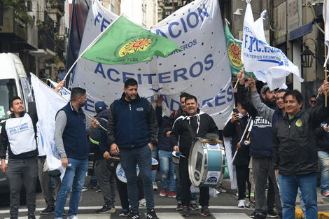 Ezequiel Roldán durante una movilización de Aceiteros. 