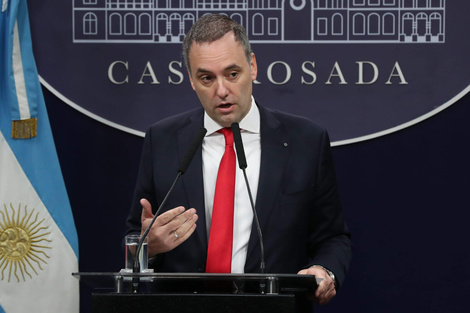 Mientras el vocero Manuel Adorni apela al cinismo estadístico, el desempleo trepa al 7,9% y ya hay 1,5 millones de desocupados en todo el país