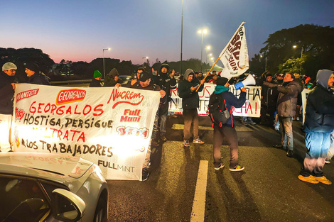 Los trabajadores de Georgalos ya cortaron la Panamericana para visibilizar el caso.