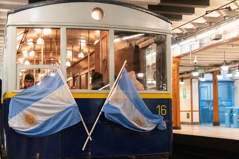 Vuelve el paseo nocturno en los coches de madera de la Línea A: fecha, recorrido y sorteo