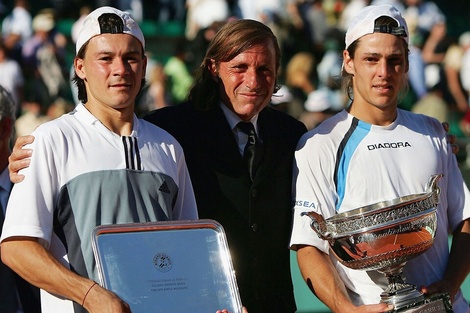 Coria, Vilas y Gaudio, durante la premiación en Roland Garros 2004.