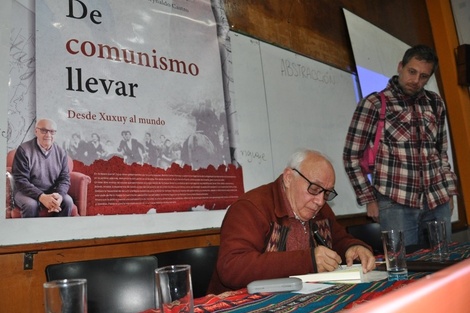 Libro recorre la militancia del economista Carlos Aramayo