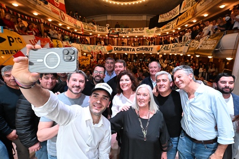 Torres lanzó el frente Despierta Chubut con más de 30 intendentes